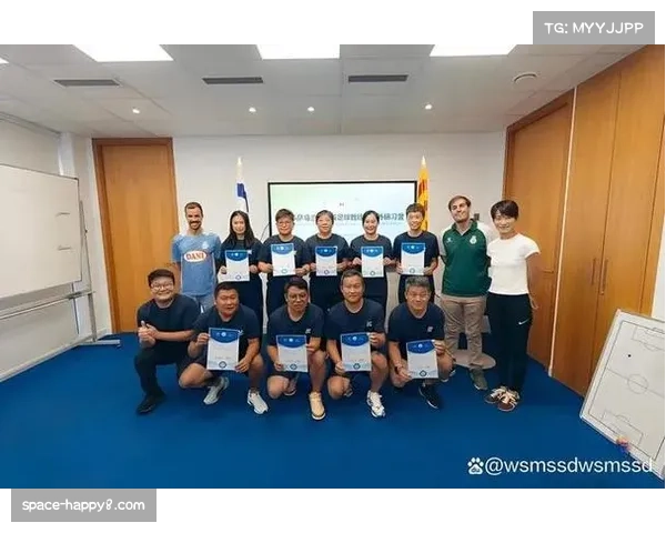 马德里举办业余联赛防守战术研讨会,吸引上百名基层教练参与 马德里举办业余联赛防守战术研讨会,吸引上百名基层教练参与